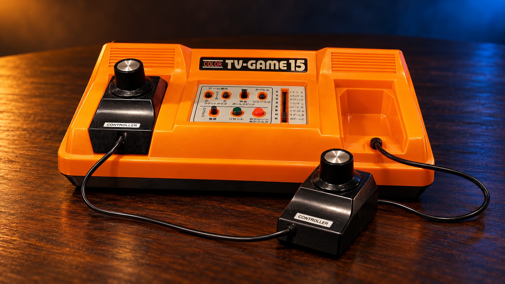 Nintendo Color TV-Game 15 mit passendem Controller auf einem dunklen Holztisch vor dezent beleuchtetem Hintergrund